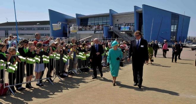 2009 - Her Majesty the Queen visits the WPNSA © Dorset Media Services